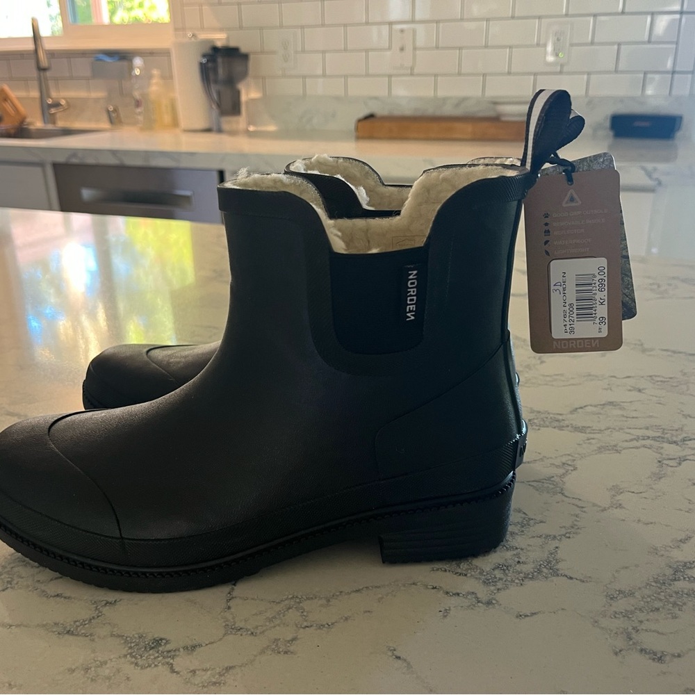 Nordic Black Ankle Boots with Fur Lining